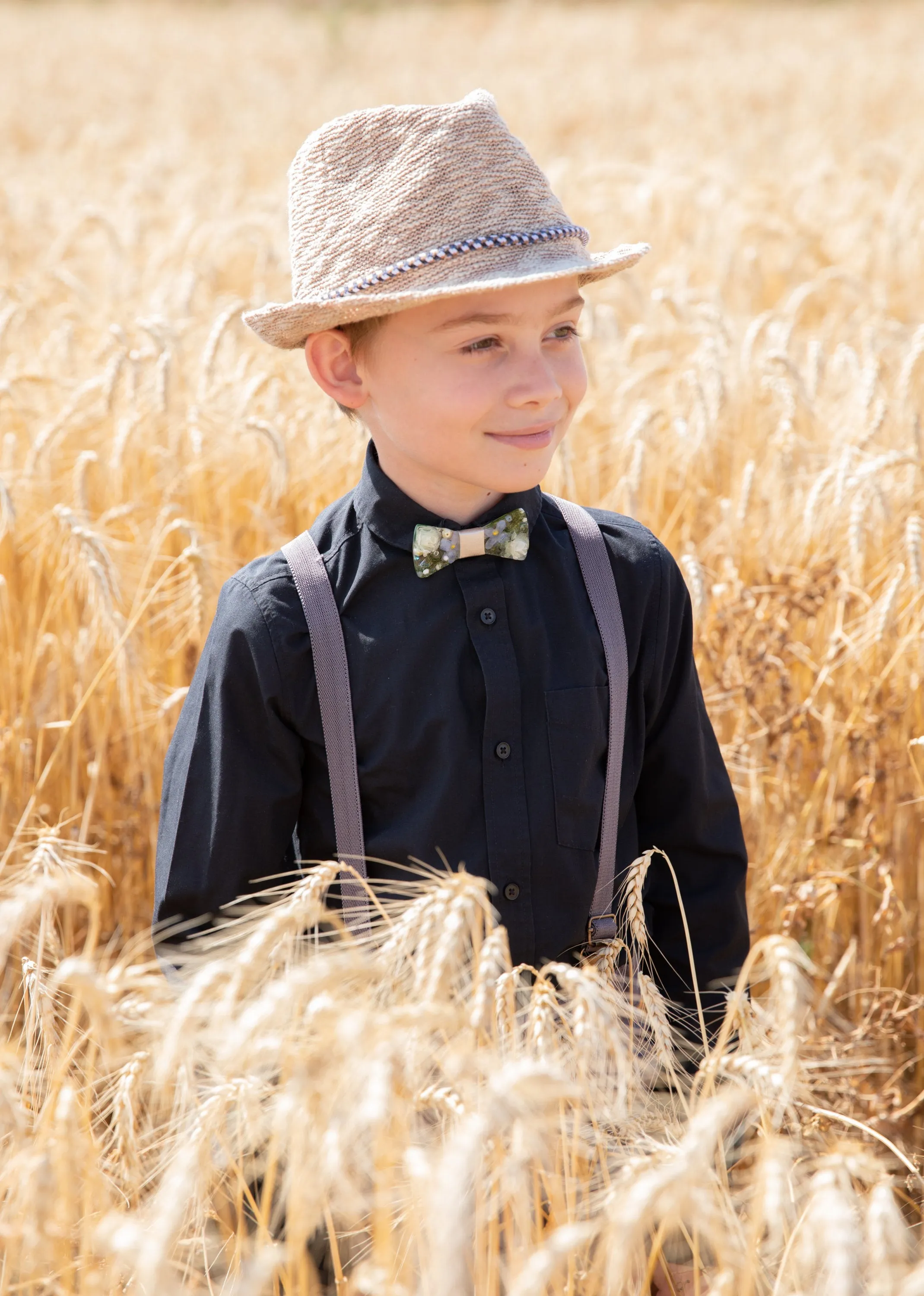 Children's white and ivory resin bow tie