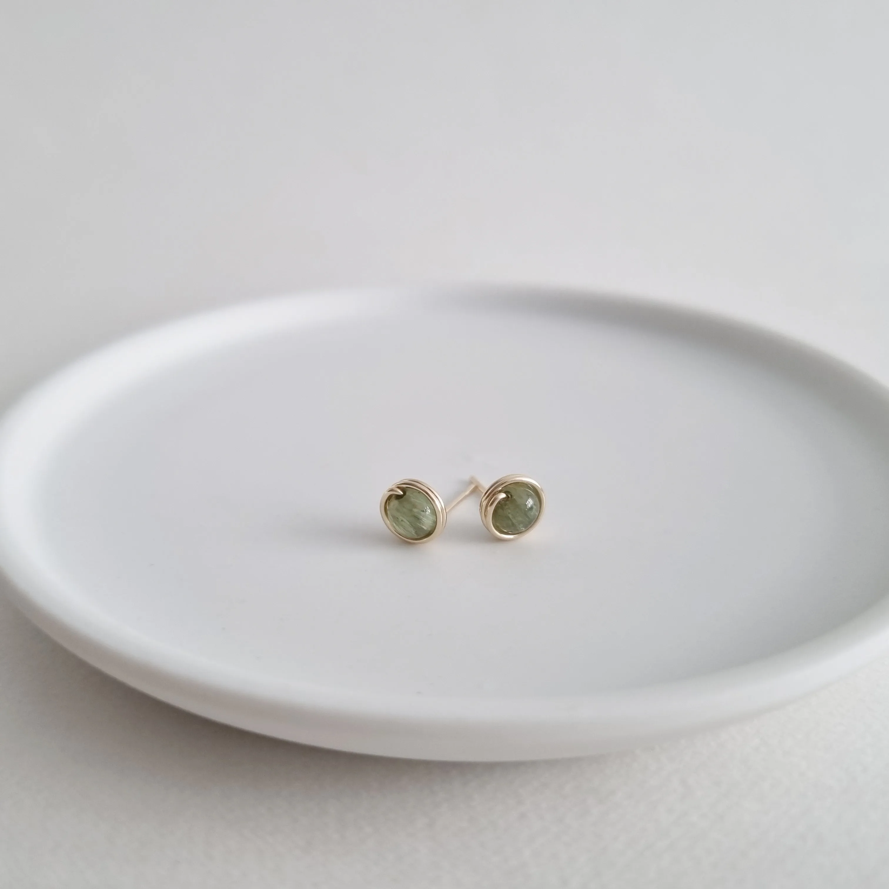 Green Apatite Earstuds / 14k Gold-filled