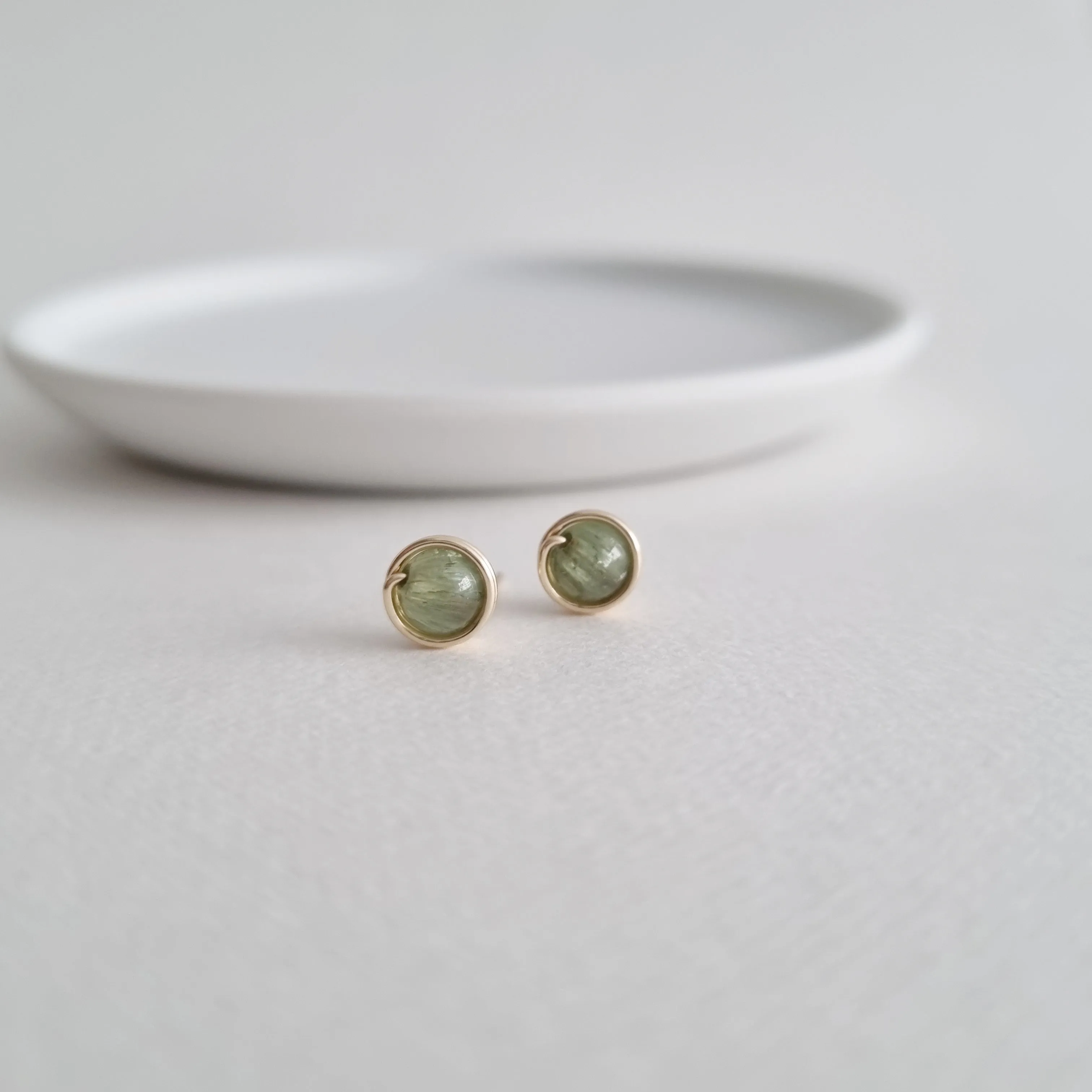 Green Apatite Earstuds / 14k Gold-filled